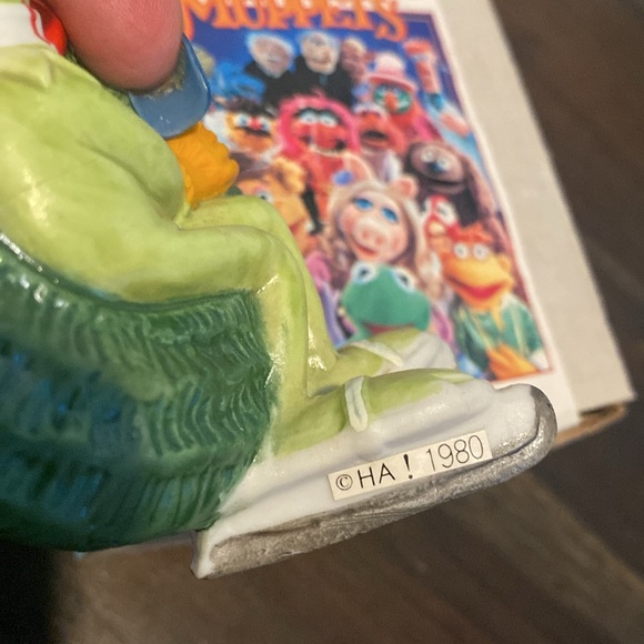 Vintage 1980 Jim Henson Muppets, Kermit The Frog in Ice Skates, Christmas Wreath - Picture 9 of 14